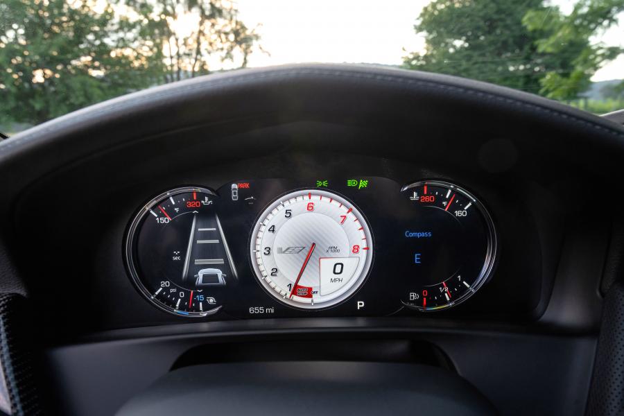 Панель приборов Cadillac CT6-V 2019 года  (фото 8 из 17)